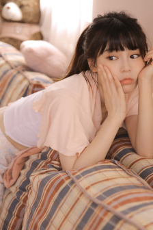男友拉我的手进他裤子